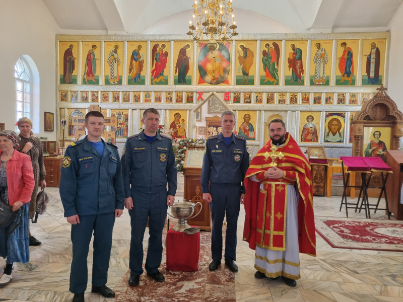 Пантелеимоновский собор города Белокурихи посетили сотрудники МЧС 