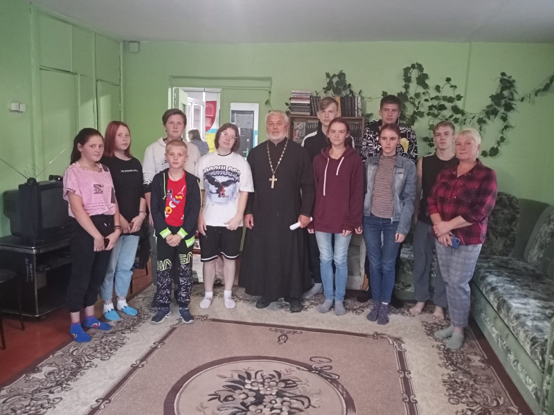  В Международном колледже сыроделия и профессиональных технологий села Алтайское состоялась встреча со священником