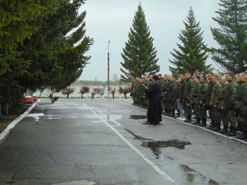 Руководитель отдела по взаимодействию с вооружёнными силами и правоохранительными органами совершил благодарственный молебен в воинской части  