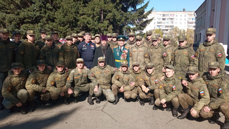 Бийский священник принял участие в праздновании Дня Сухопутных войск ВС РФ