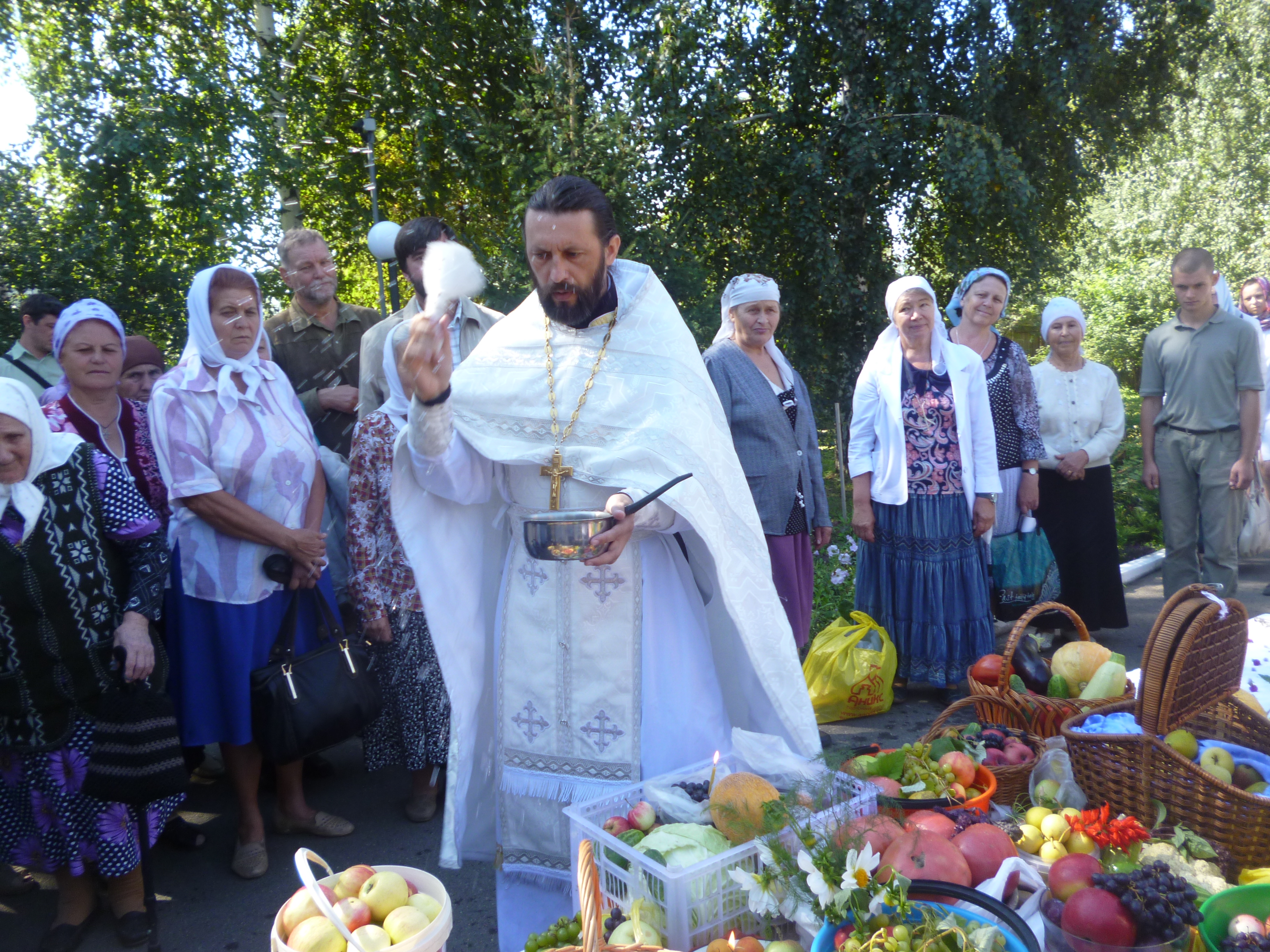 В праздник Преображения Господня в Троицком храме села Малоугренево встретили 20-летнюю годовщину первого богослужения 