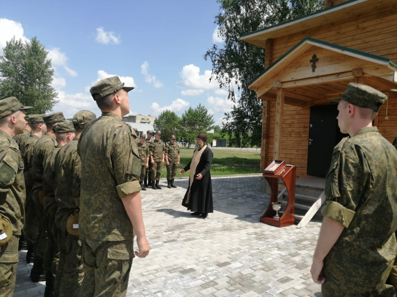 Руководитель отдела по взаимодействию с вооруженными силами и правоохранительными органами совершил молебен в часовне воинской части