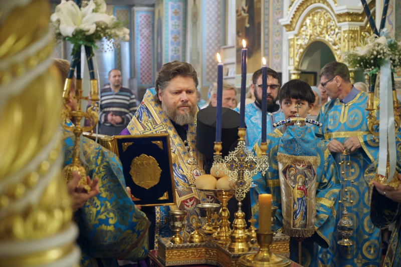 Накануне праздника Успения Пресвятой Богородицы епископ Серафим совершил всенощное бдение в Успенском кафедральном соборе