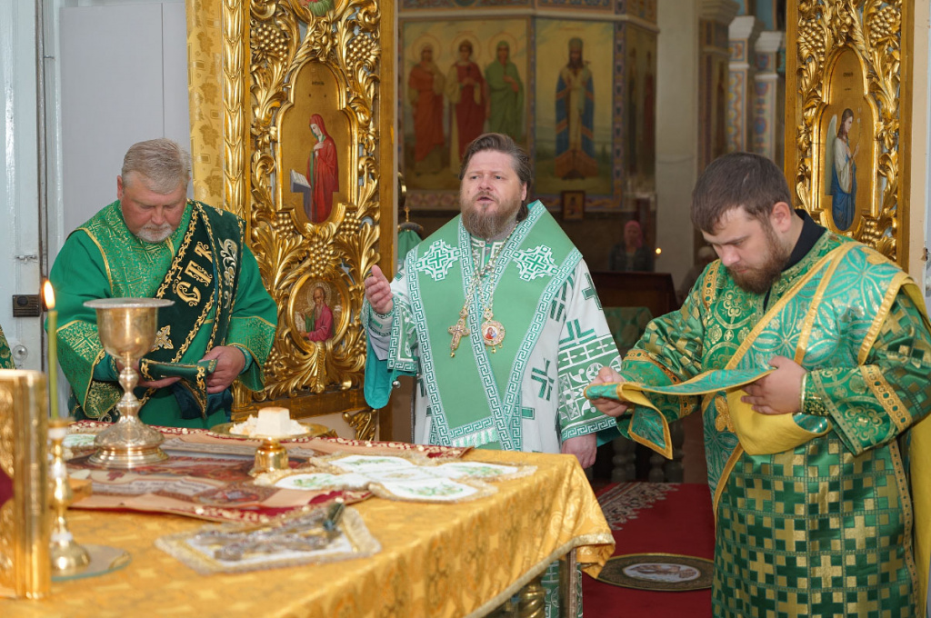 Епископ Серафим совершил Божественную литургию в День памяти памяти преподобного Тихона Калужского 