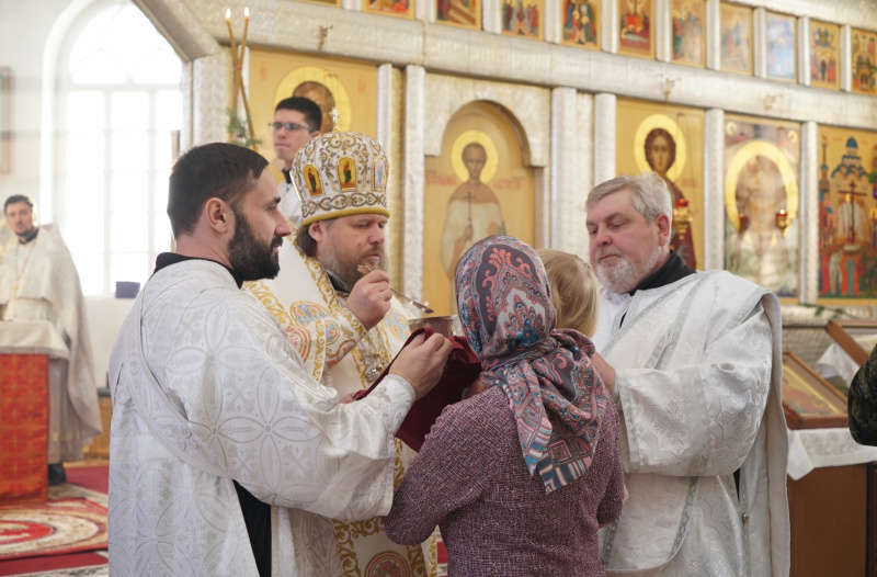 В попразднство Рождества Христова Серафим совершил Божественную литургию в Пантелеимоновском соборе 