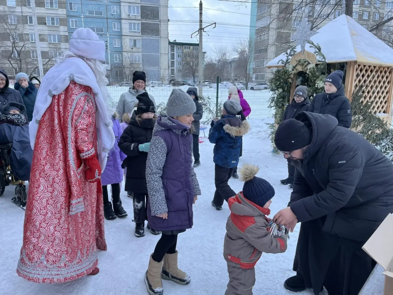 В храме иконы Божией Матери «Умиление» города Бийска состоялся детский рождественский праздник 