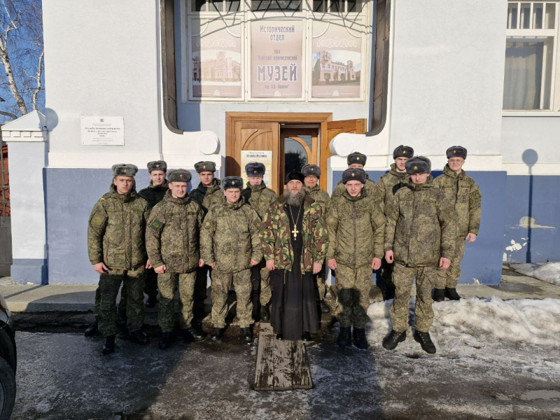 Руководитель отдела по взаимодействию с вооружёнными силами и правоохранительными органами организовал посещение военнослужащими Бийского краеведческого музея 