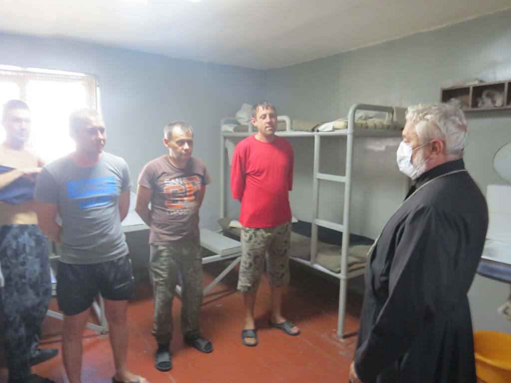 Благочинный Алтайского церковного округа  иерей Леонид Клепиков посетил изолятор временного содержания подозреваемых и обвиняемых