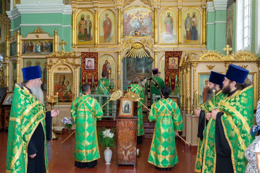 Епископ Серафим совершил Вечернее богослужение накануне Дня памяти обретения Честных Мощей  Преподобного Сергия Радонежского