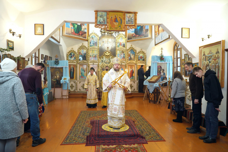 Епископ Серафим совершил Божественную литургию в Неделю 20-ю по Пятидесятнице в храме Покрова Пресвятой Богородицы села Шубенка