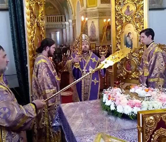 Накануне Крестопоклонной недели епископ Серафим совершил всенощное бдение в Успенском кафедральном соборе 