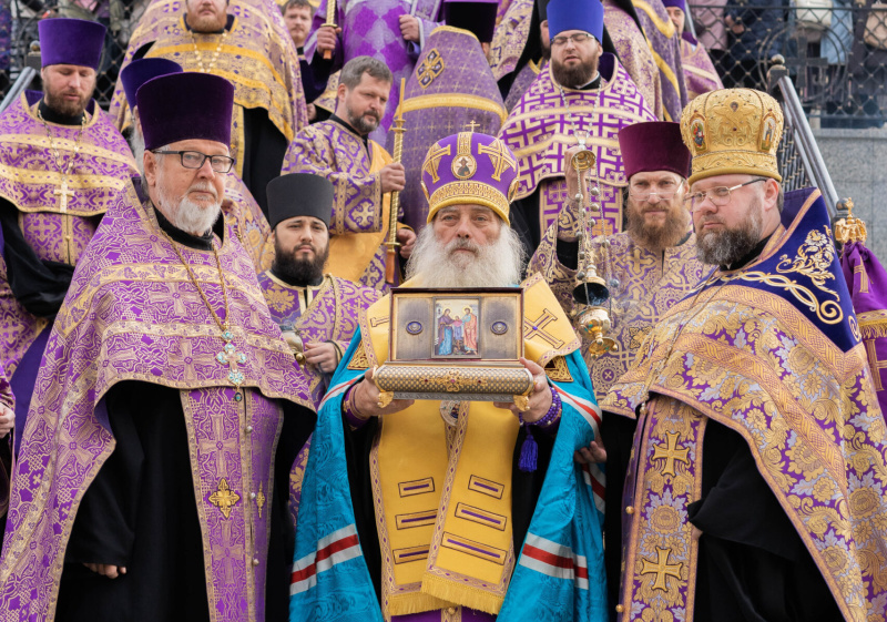 В Барнауле торжественно встретили ковчег с частью Пояса Пресвятой Богородицы