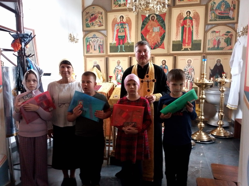 В храме святых апостолов Петра и Павла села Петропавловского прошло первое занятие воскресной школы в новом учебном году 