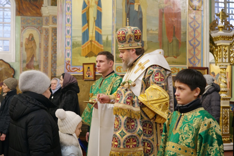 Накануне дня памяти преподобного Серафима Саровского епископ Серафим совершил всенощное бдение в Успенском кафедральном соборе