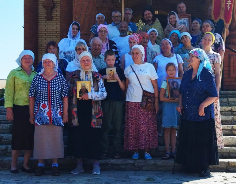 В селе Сростки торжественно встретили 15-летие освящения храма
