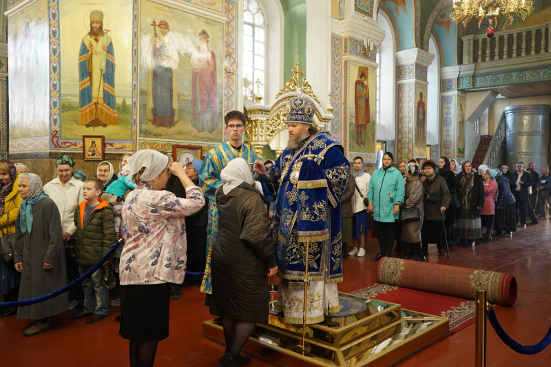 Накануне праздника Рождества Пресвятой Богородицы епископ Серафим совершил всенощное бдение в Успенском кафедральном соборе