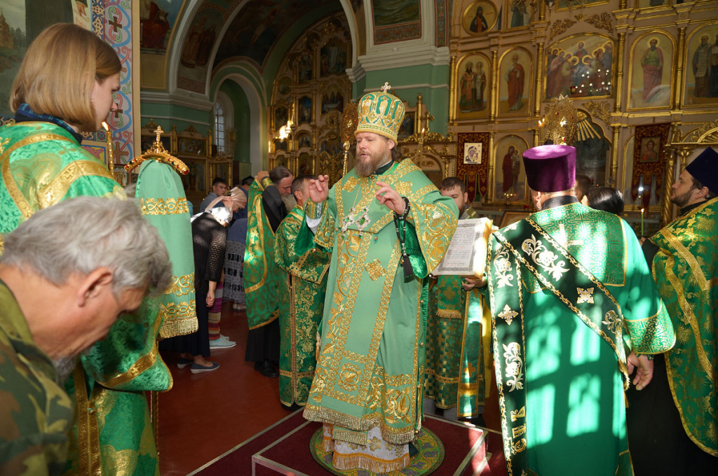 Епископ Серафим совершил Вечернее богослужение накануне Дня памяти обретения мощей Преподобного Серафима, Саровского чудотворца