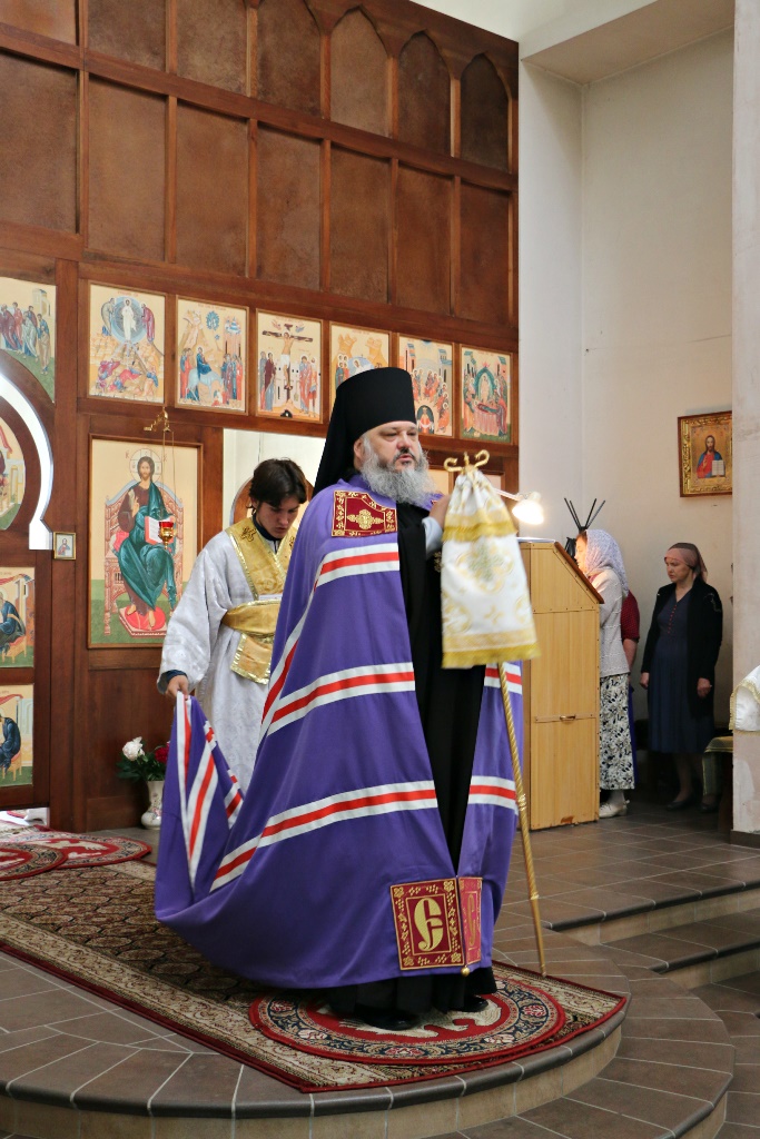 Божественная Литургия в храме Покрова Пресвятой Богородицы города Бийска