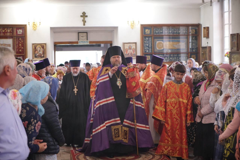 В день памяти великомученика Пантелеимона епископ Серафим совершил Божественную литургию в Пантелеимоновском соборе города Белокурихи 