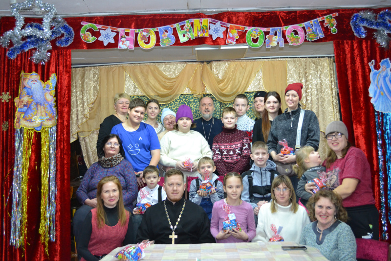 В рождественский сочельник представители Бийской епархии посетили с пастырским визитом «Ресурсный центр Алтайского краевого союза общественных организаций инвалидов»