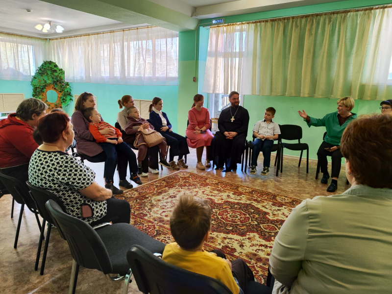 Благочинный Белокурихинского округа провел встречу в детском саду "Сказка"