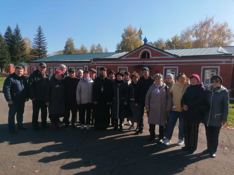 Ветераны службы МВД посетили музей Алтайской духовной миссии
