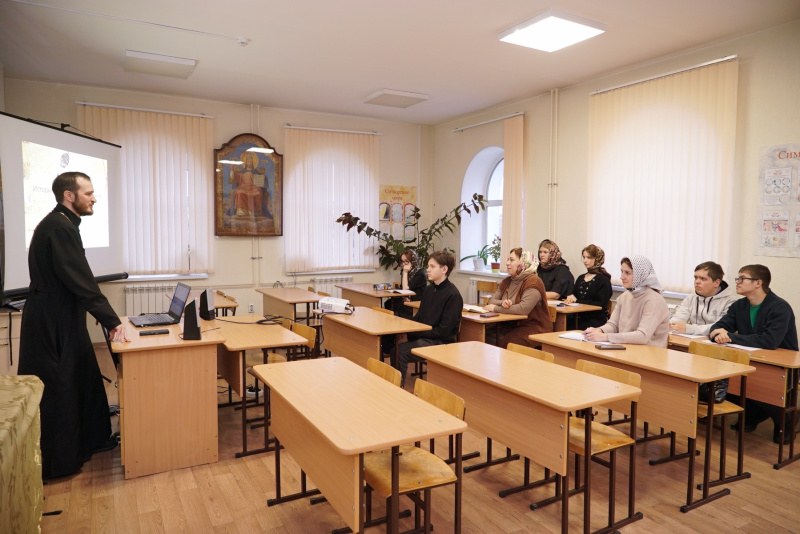 В Духовно-просветительском центре «Возрождение» состоялась лекция для студентов музыкального колледжа на тему: «История богослужебного пения»