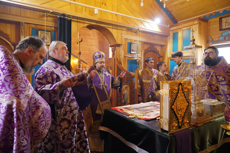 В Неделю 2-ю Великого поста епископ Серафим совершил Божественную литургию в храме иконы Божией Матери «Умиление» города Бийска