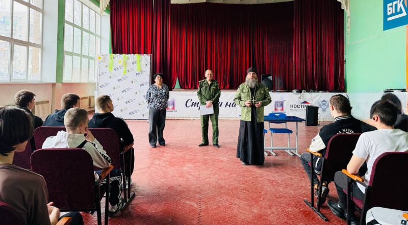 Руководитель отдела по взаимодействию с вооруженными силами и правоохранительными органами посетил Бийский государственный колледж и провел беседу со студентами  