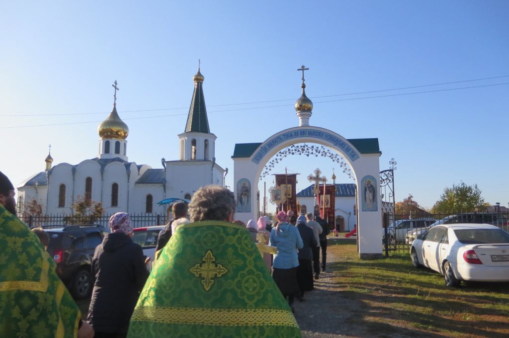  В храме преподобного Сергия Радонежского села Верх-Катунское состоялся престольный праздник