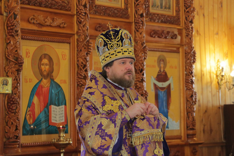 Епископ серафим совершил Божественную литургию в Покровском храме с. Быстрый Исток