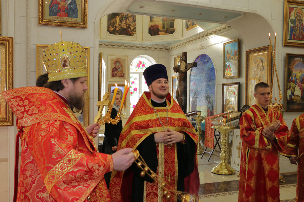 Епископ Серафим совершил Вечернее богослужение Светлого вторника 