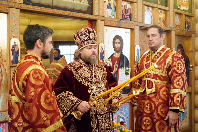 Епископ Серафим возглавил престольный праздник Иоанно-Предтеченского  храма села Солоновка, Смоленского района