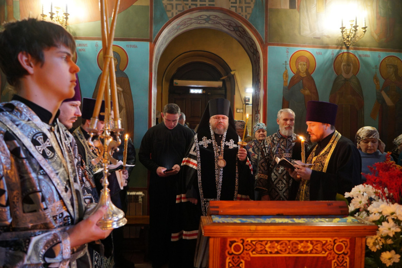 В четверг первой седмицы Великого поста епископ Серафим совершил великое повечерие с чтением канона Андрея Критского в храме святителя Николая Чудотворца города Белокурихи 