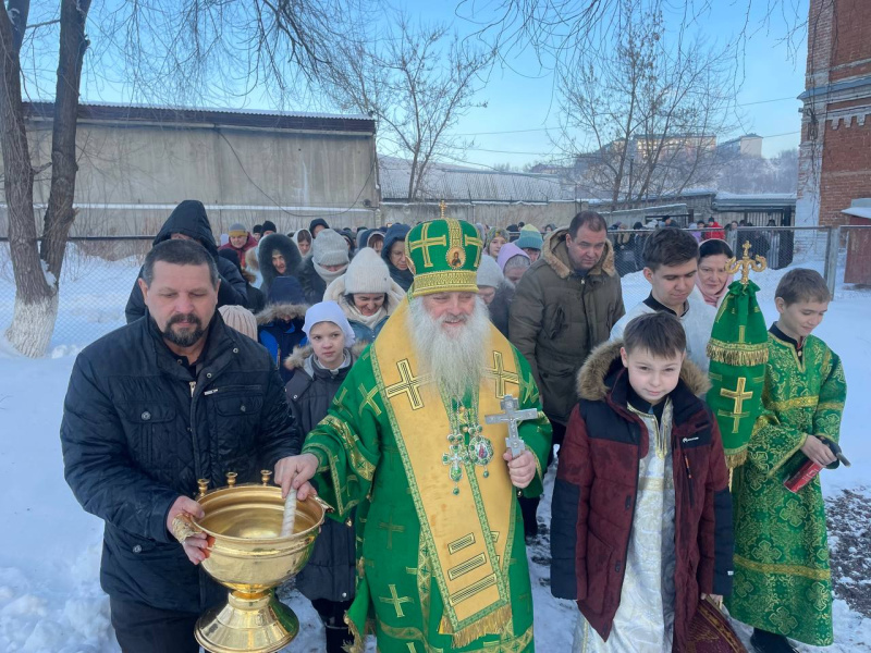 В день памяти святого праведного Иоанна Кронштадтского митрополит Сергий совершил Божественную литургию в храме Православной школы