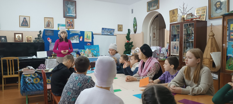 В воскресной школе Покровского храма Свято-Макарьевской мужской монашеской общины стартовал проект «Святые – наши великие помощники на пути к Царствию Небесному»