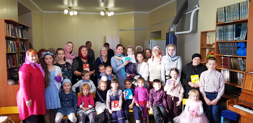 В воскресной школе при Покровском храме села Алтайское состоялся праздник, посвященный Дню Матери