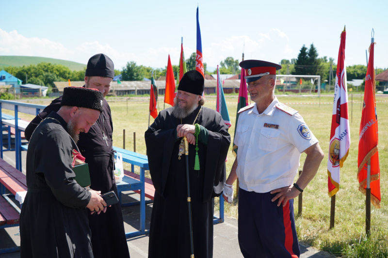 Епископ Серафим посетил казачий фестиваль "Шермиции на Сибирской земле" 