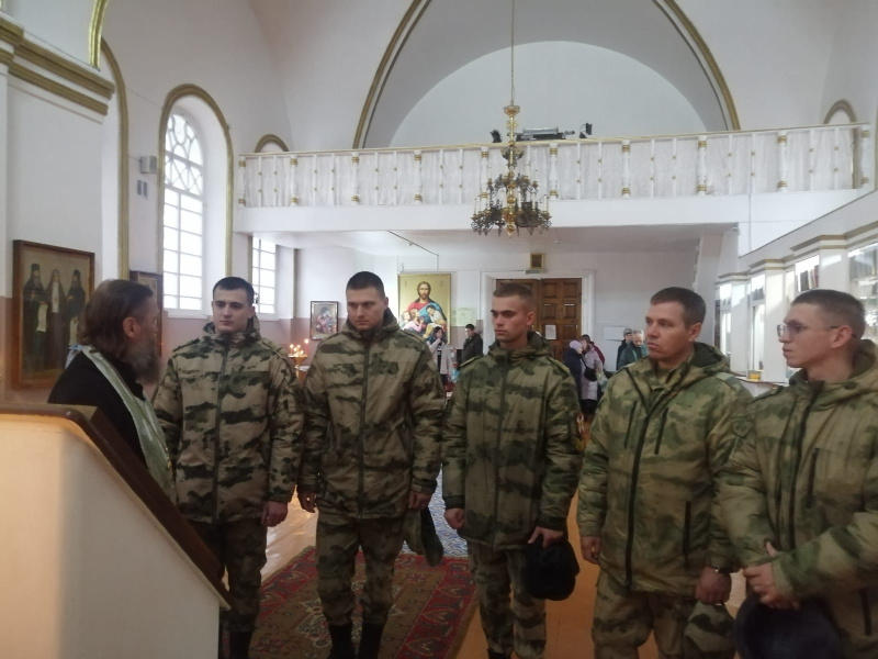 К дню памяти преподобного Сергия Радонежского руководитель отдела по взаимодействию с вооруженными силами и правоохранительными органами организовал для представителей  службы Росгвардии посещение храма Казанской иконы Божией Матери города Бийска