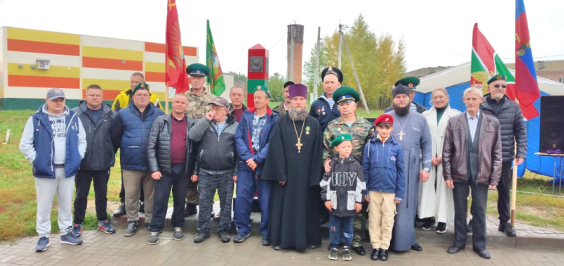В селе Верх-Катунское состоялось освящение памятника пограничникам  
