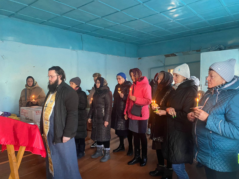 В Димитриевскую родительскую субботу священник совершил заупокойные богослужения в храмах Зонального благочиния 