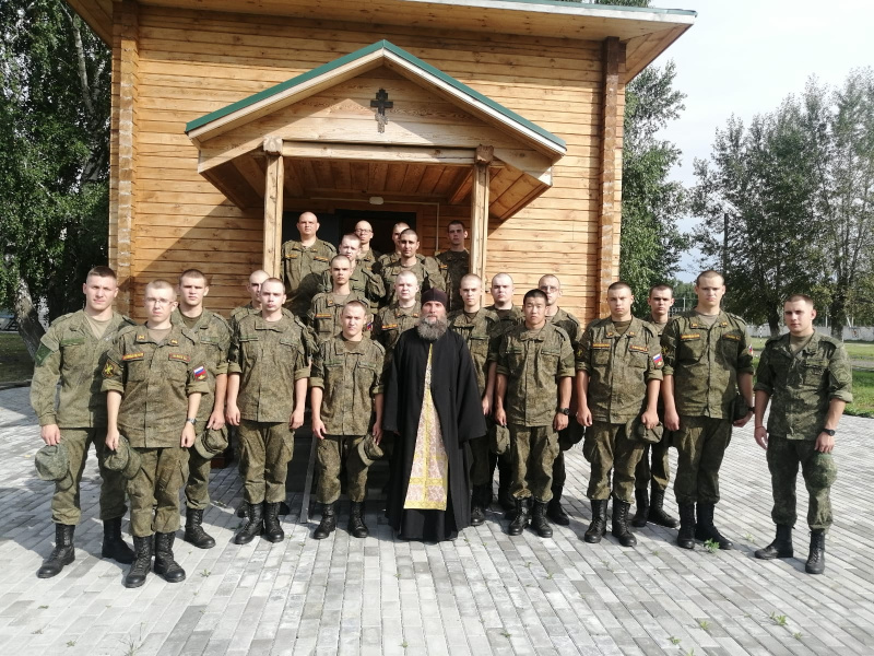 К дню памяти святого равноапостольного князя Владимира руководитель отдела по взаимодействию с вооруженными силами и правоохранительными органами совершил богослужения, провел ряд мероприятий 