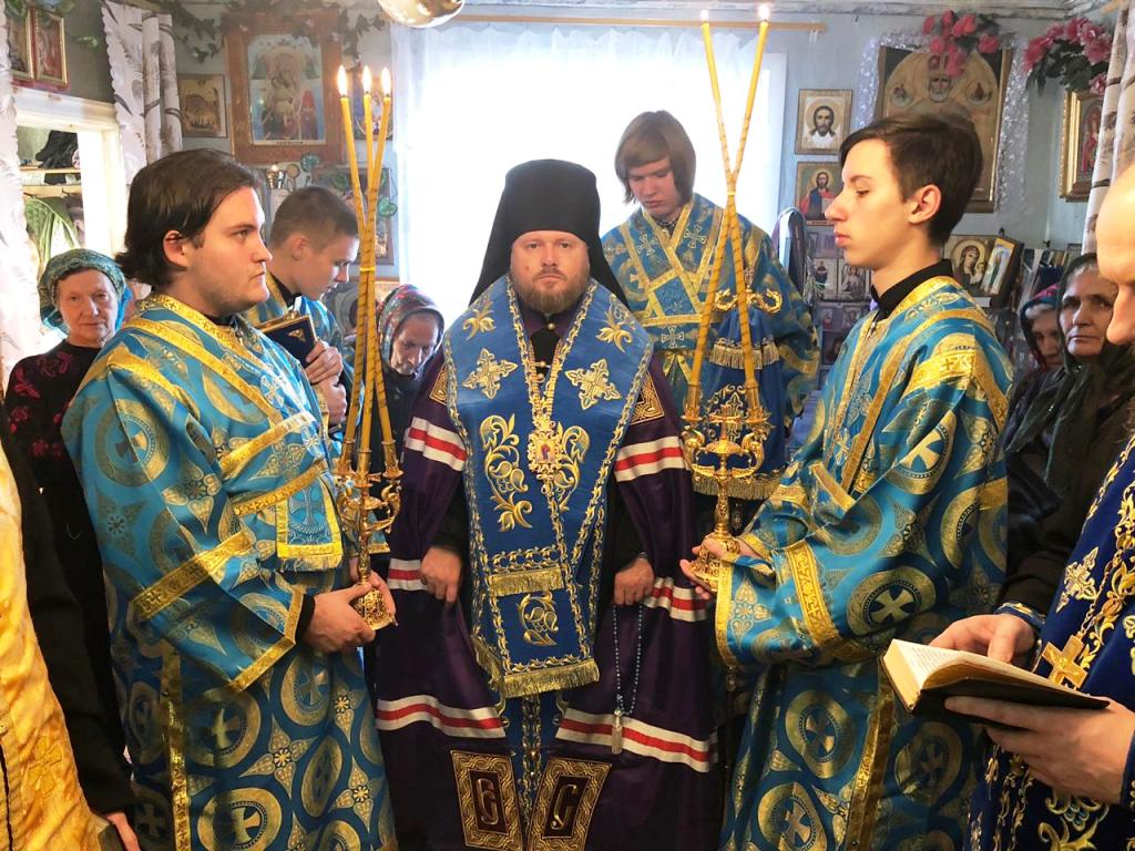 Епископ Серафим совершил вечернее богослужение в Казанском храме поселка Гордеевский Троицкого района