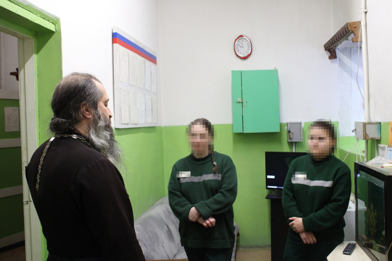 Руководитель отдела по взаимодействию с пенитенциарными учреждениями поздравил сотрудниц учреждений и осужденных с праздником жен-мироносиц 