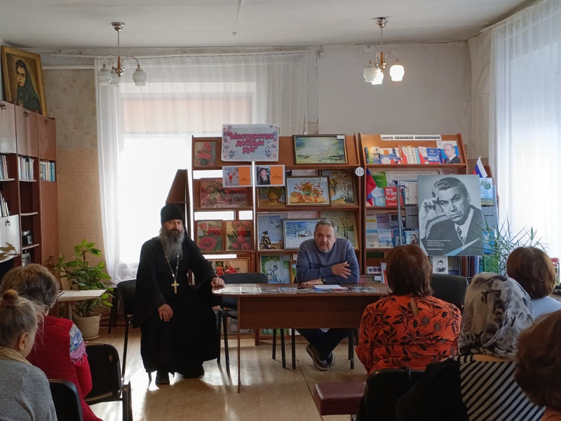 Сотрудники отдела по взаимоотношениям Церкви с обществом и СМИ провели семинар в Центральной библиотеке Смоленского района