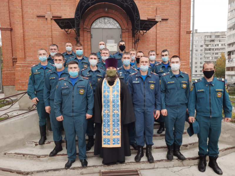 Сотрудники МЧС города Бийска помолись Пресвятой Богородице в День празднования Иконы Божией Матери, именуемой «Неопалимая Купина»