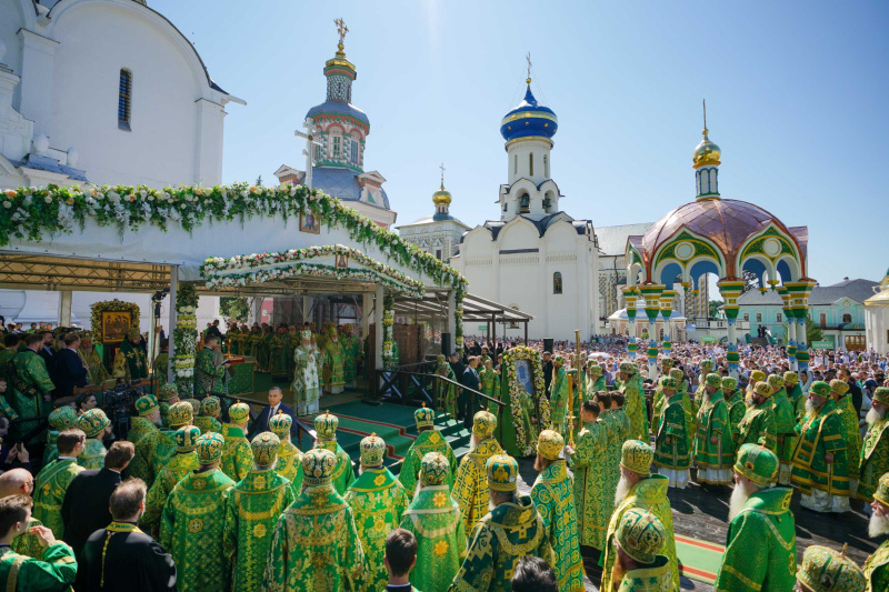 В день памяти преподобного Сергия Радонежского епископ Серафим сослужил Святейшему Патриарху Кириллу за Божественной литургией в Троице-Сергиевой лавре