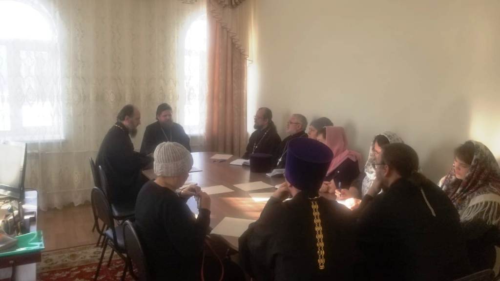 В Бийской епархии прошло первое собрание помощников благочинных церковных округов по социальному служению и церковной благотворительности 