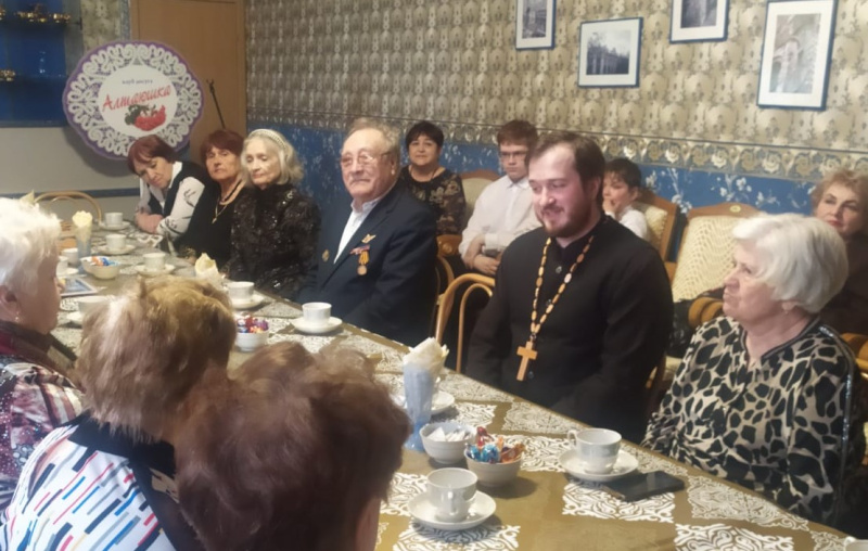Руководитель отдела религиозного образования и катехизации посетил досуговый клуб «Алтаюшка»