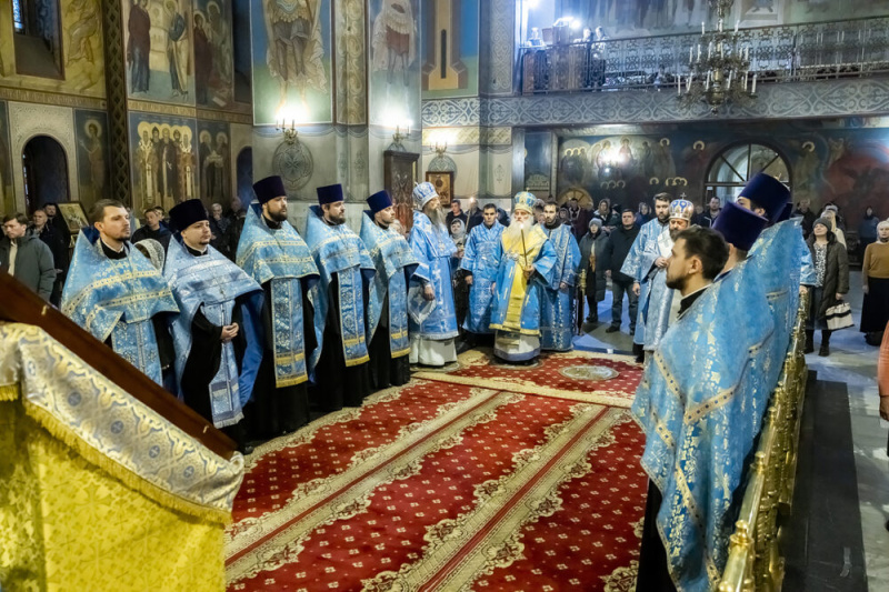 Митрополит Сергий в сонме сибирских архиереев совершил всенощное бдение в Знаменском кафедральном соборе города Кемерово